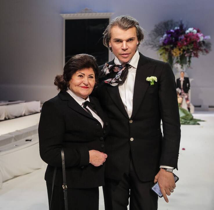 Iššūkiai: „Atrodo, neįmanoma, bet gal pabandom? Ir taip – kaskart, vis keliu kartelę aukščiau ir aukščiau“, – drabužių dizaineris ir teatro kostiumų kūrėjas J. Statkevičius neneigia esantis maksimalistas.