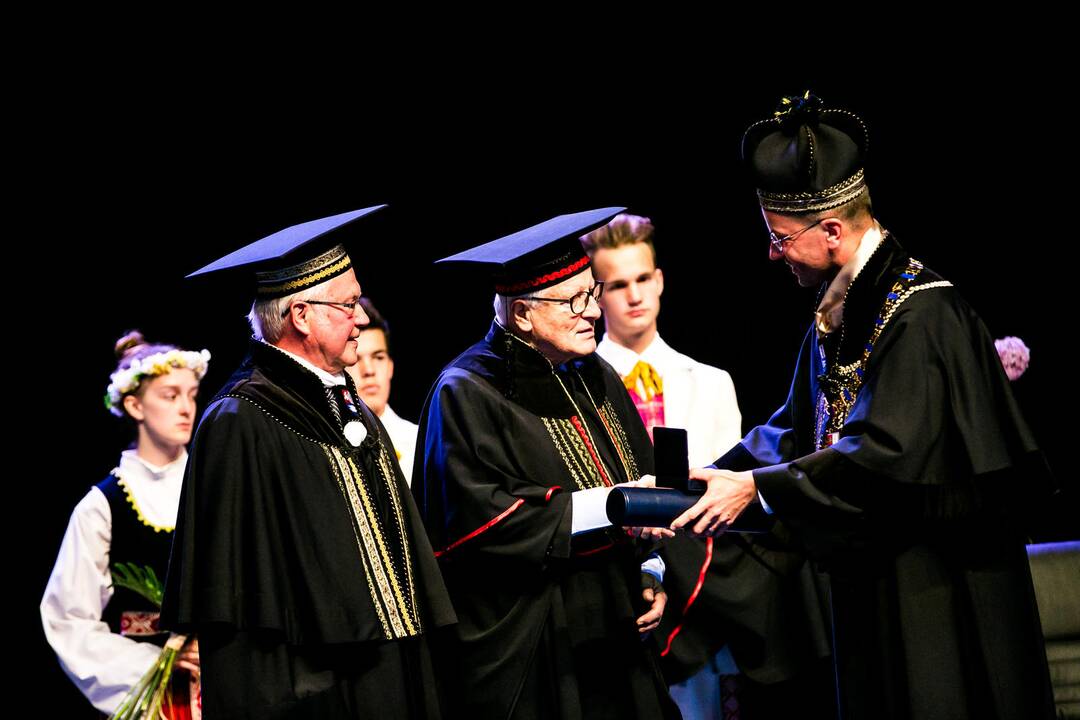 LSMU diplomų įteikimas