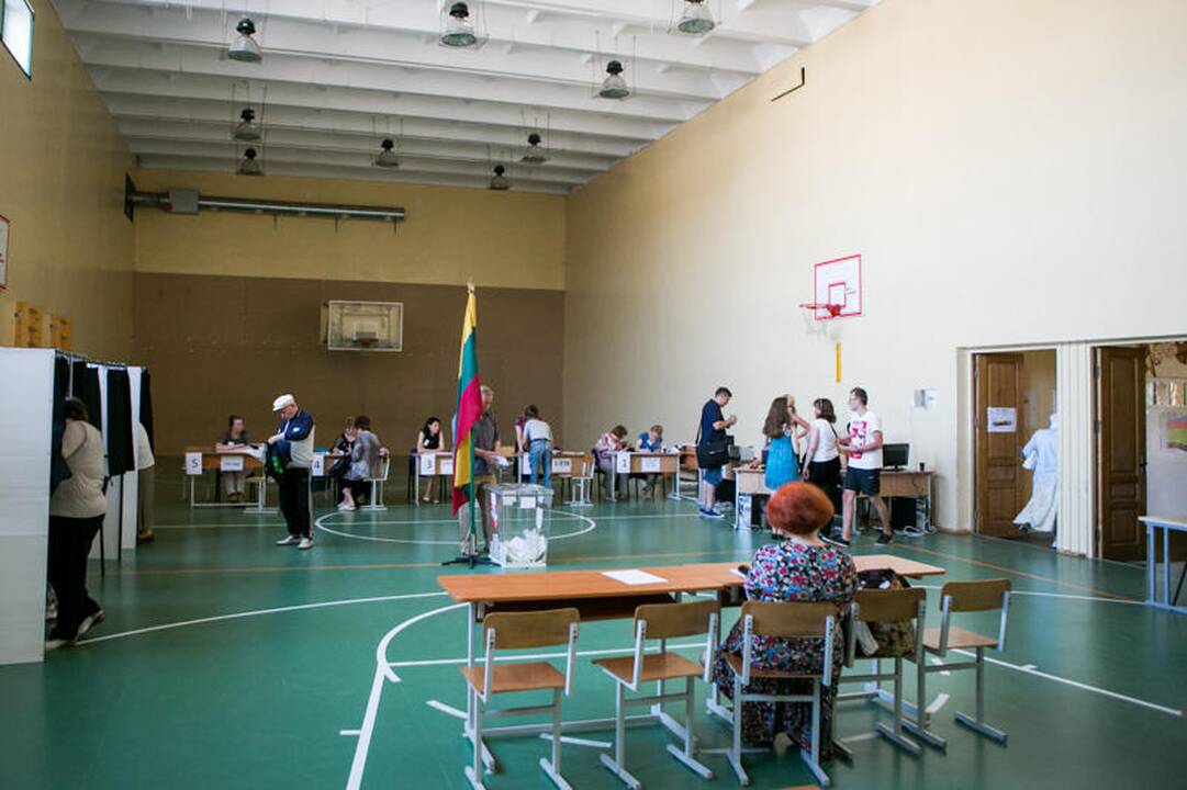 Kauniečiai balsuoja prezidento ir EP rinkimuose