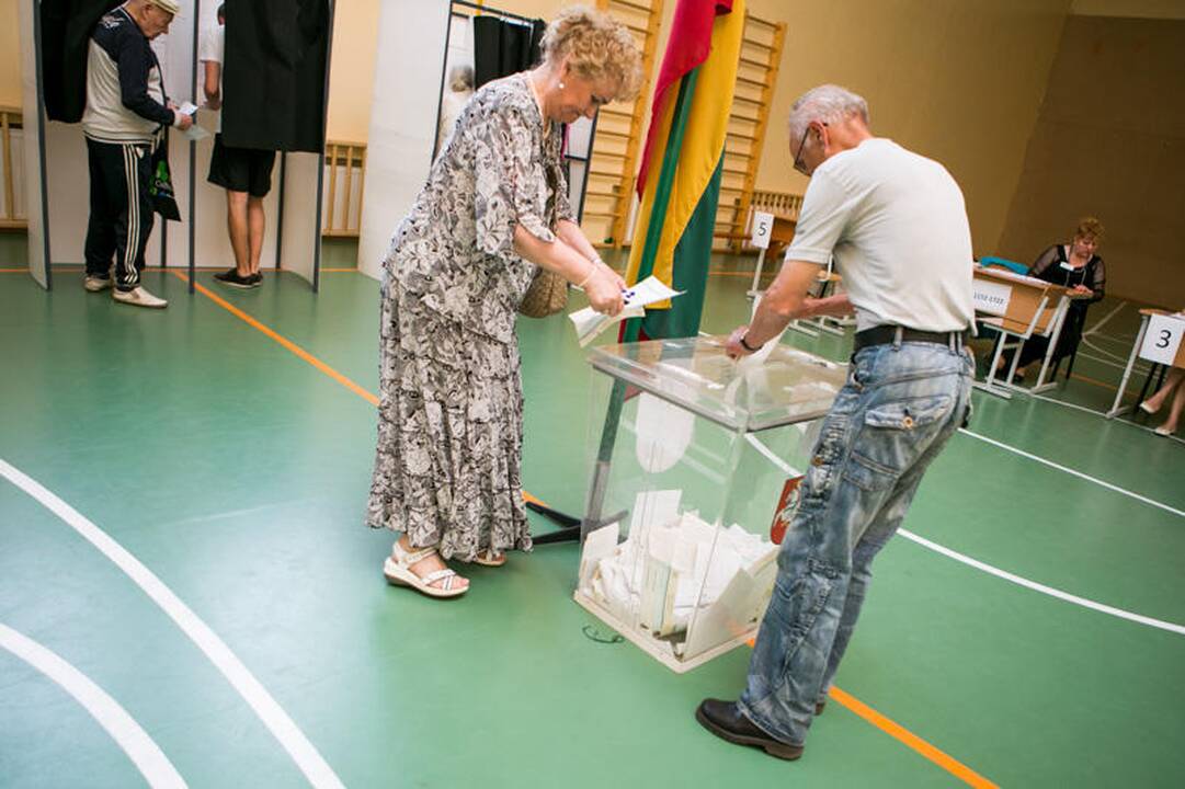 Kauniečiai balsuoja prezidento ir EP rinkimuose