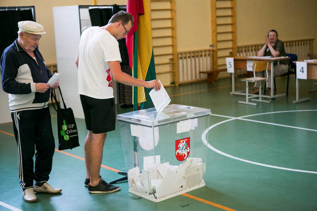 Kauniečiai balsuoja prezidento ir EP rinkimuose