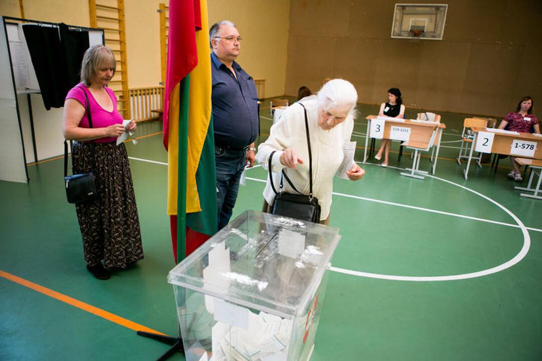 Kauniečiai balsuoja prezidento ir EP rinkimuose