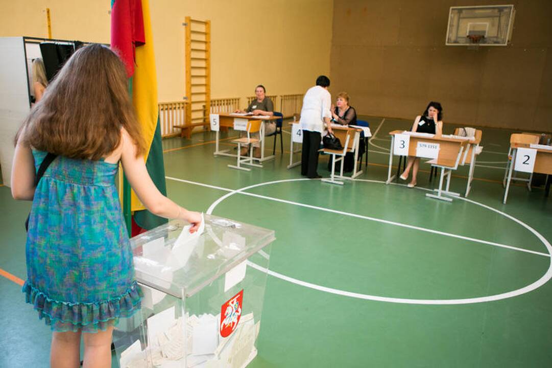 Kauniečiai balsuoja prezidento ir EP rinkimuose