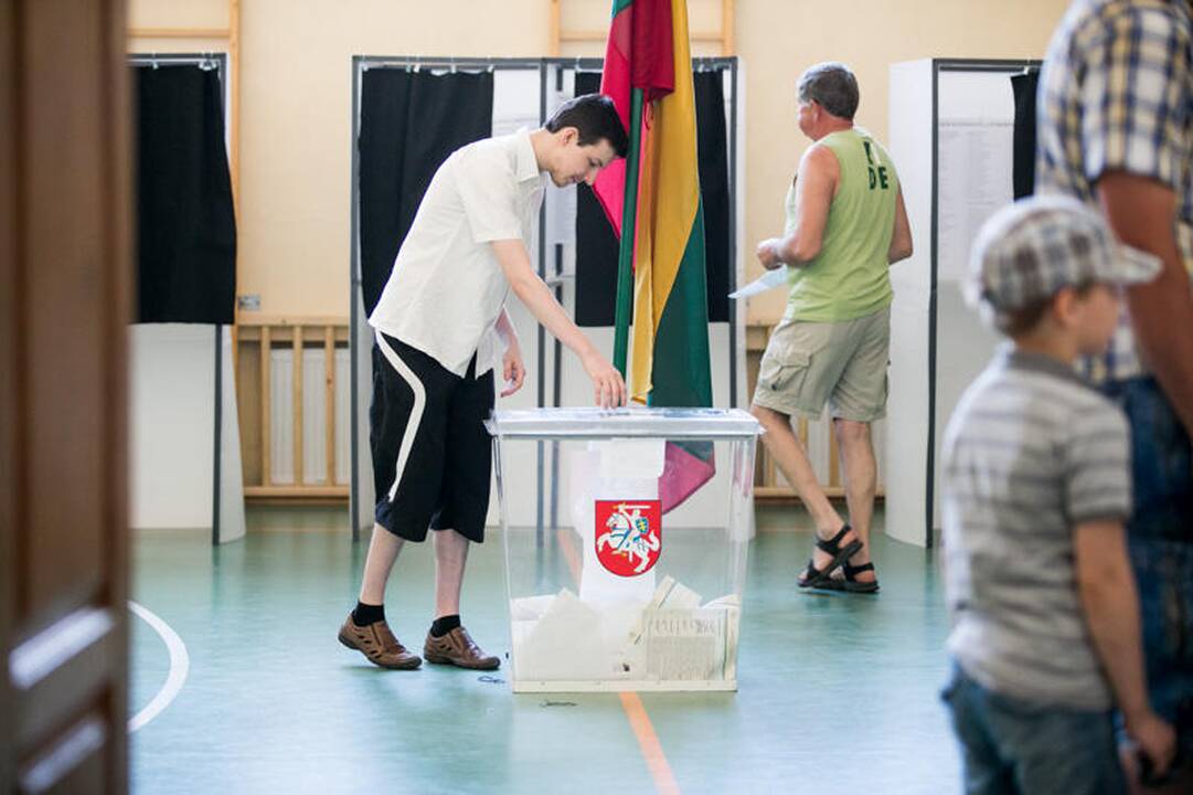 Kauniečiai balsuoja prezidento ir EP rinkimuose