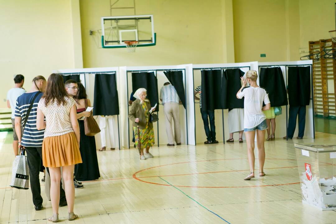 Kauniečiai balsuoja prezidento ir EP rinkimuose