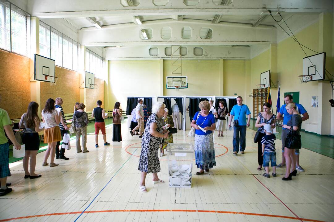 Kauniečiai balsuoja prezidento ir EP rinkimuose