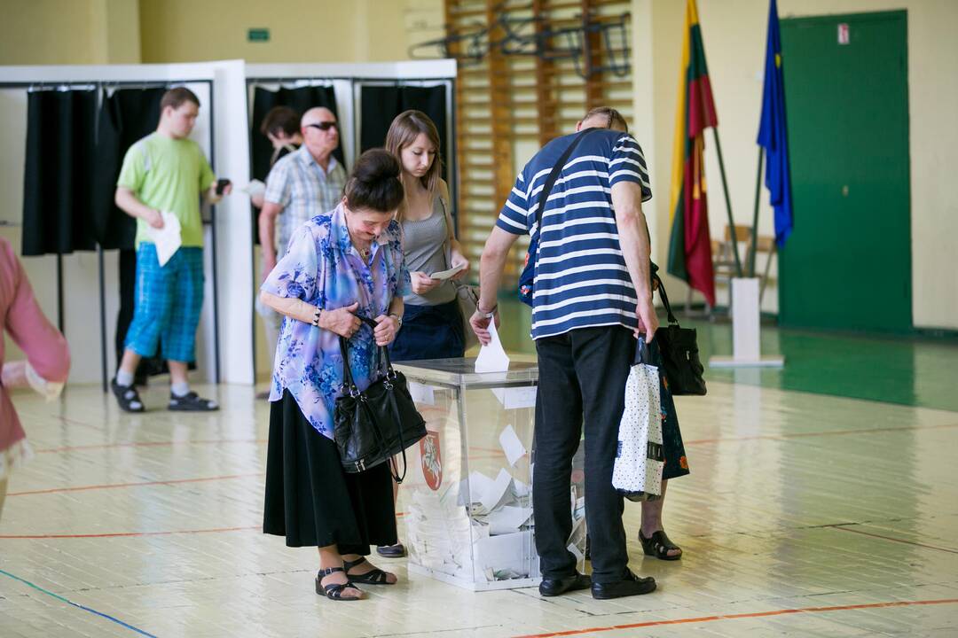 Kauniečiai balsuoja prezidento ir EP rinkimuose