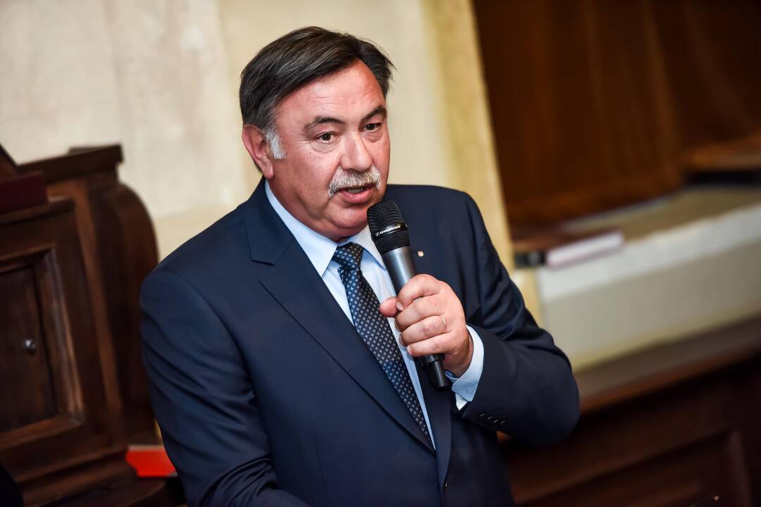 Prezidentui V. Adamkui suteiktas Maltiečių garbės nario vardas 