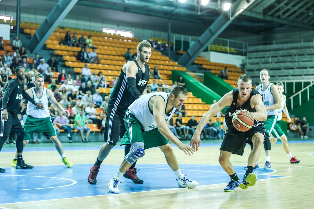 "Žalgiris" S.Butauto taurės finale po dramatiškos kovos nusileido VEF komandai 