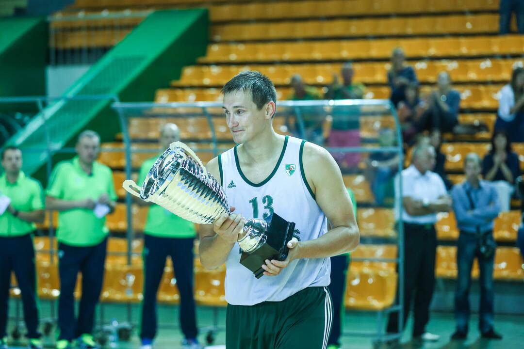 "Žalgiris" S.Butauto taurės finale po dramatiškos kovos nusileido VEF komandai 