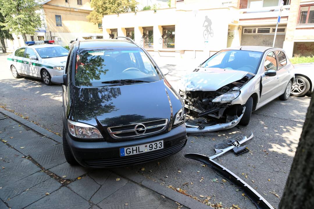 Trijų automobilių avarija V. Putvinskio gatvėje