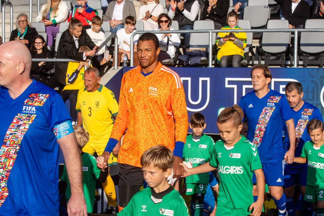  Pasaulio futbolo legendų rungtynės su legendiniais Lietuvos futbolininkais