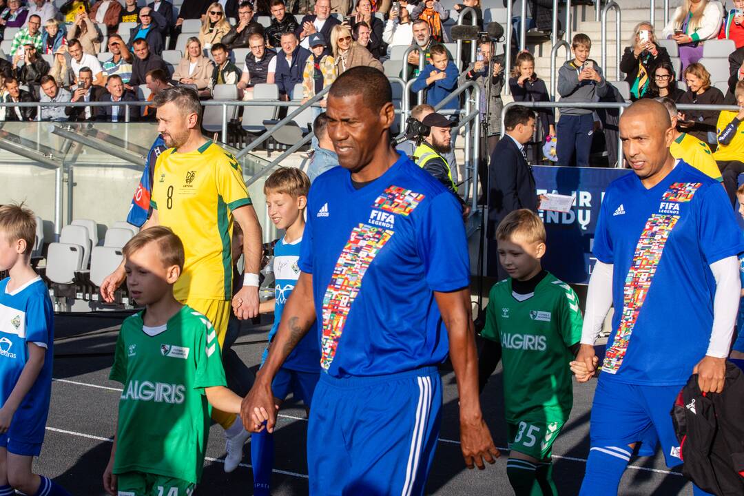  Pasaulio futbolo legendų rungtynės su legendiniais Lietuvos futbolininkais