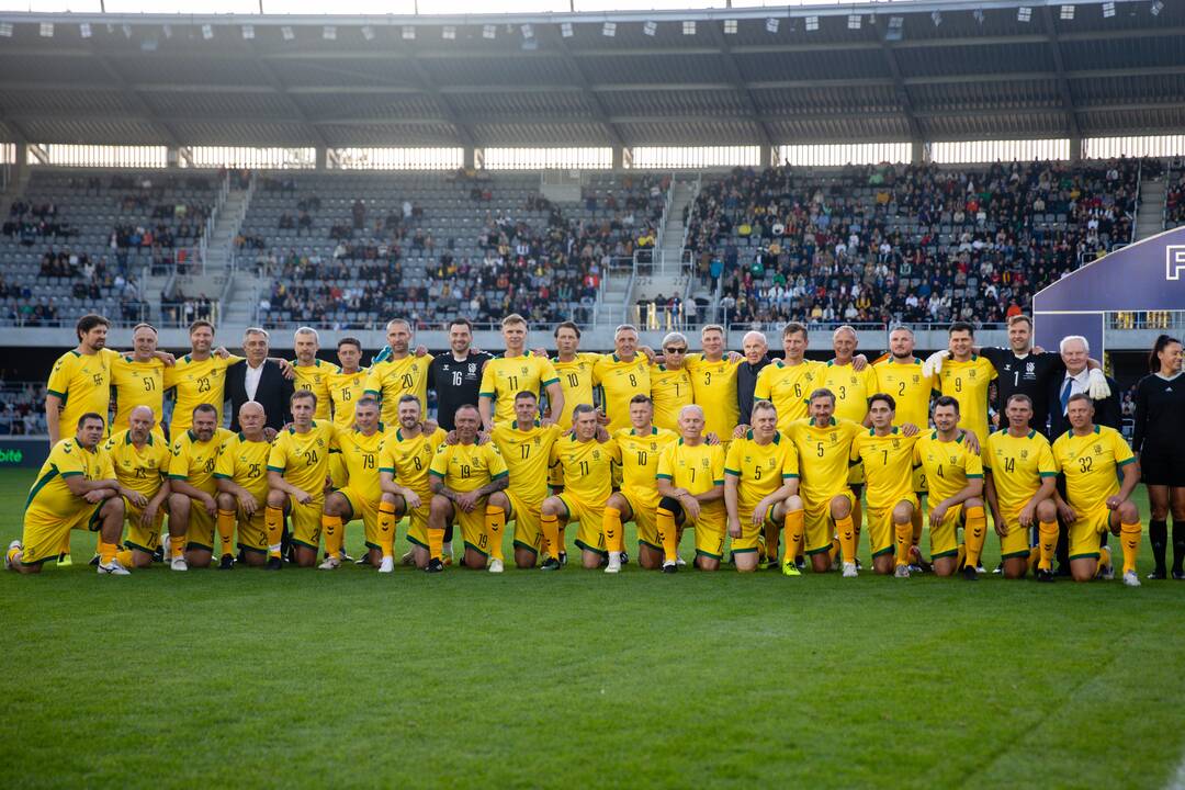  Pasaulio futbolo legendų rungtynės su legendiniais Lietuvos futbolininkais