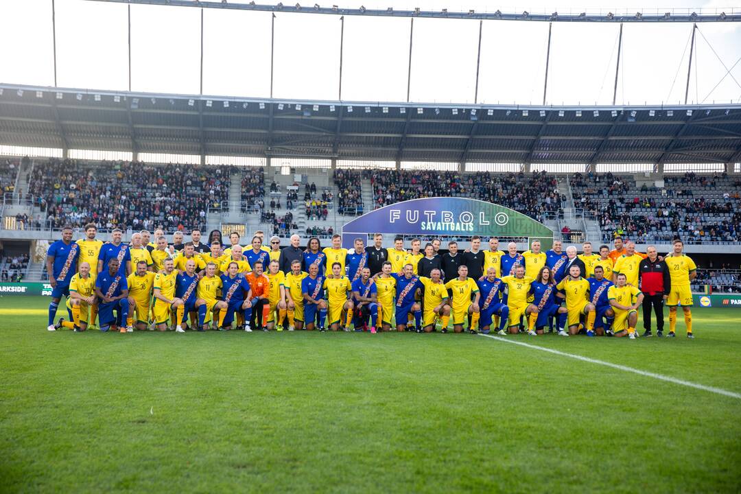  Pasaulio futbolo legendų rungtynės su legendiniais Lietuvos futbolininkais