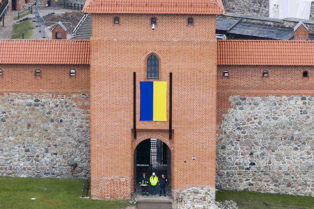 Trakų pilyje rastas į sprogmenį panašus daiktas