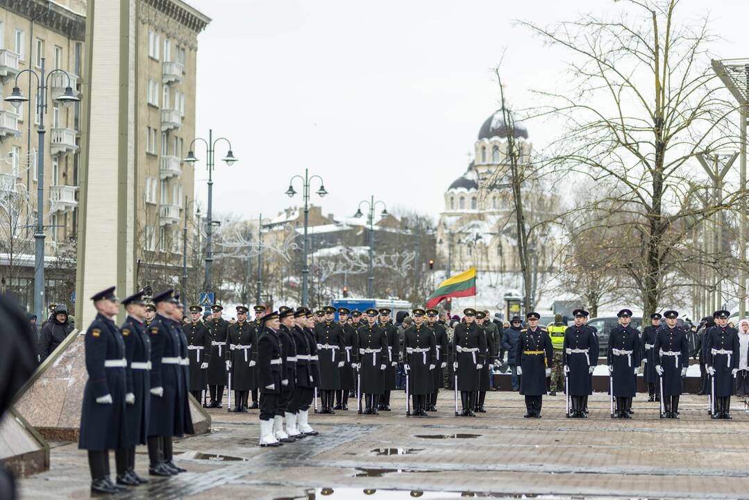 Valstybės vėliavos pakėlimo ceremonija Nepriklausomybės aikštėje 2024 m.