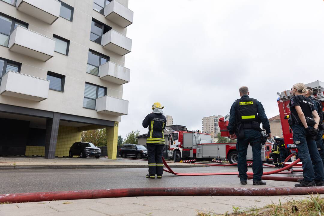 Vilniaus Trimitų gatvėje degė butas