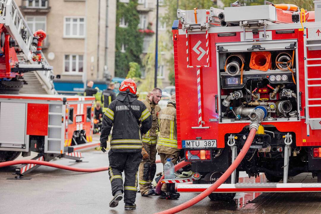 Vilniaus Trimitų gatvėje degė butas