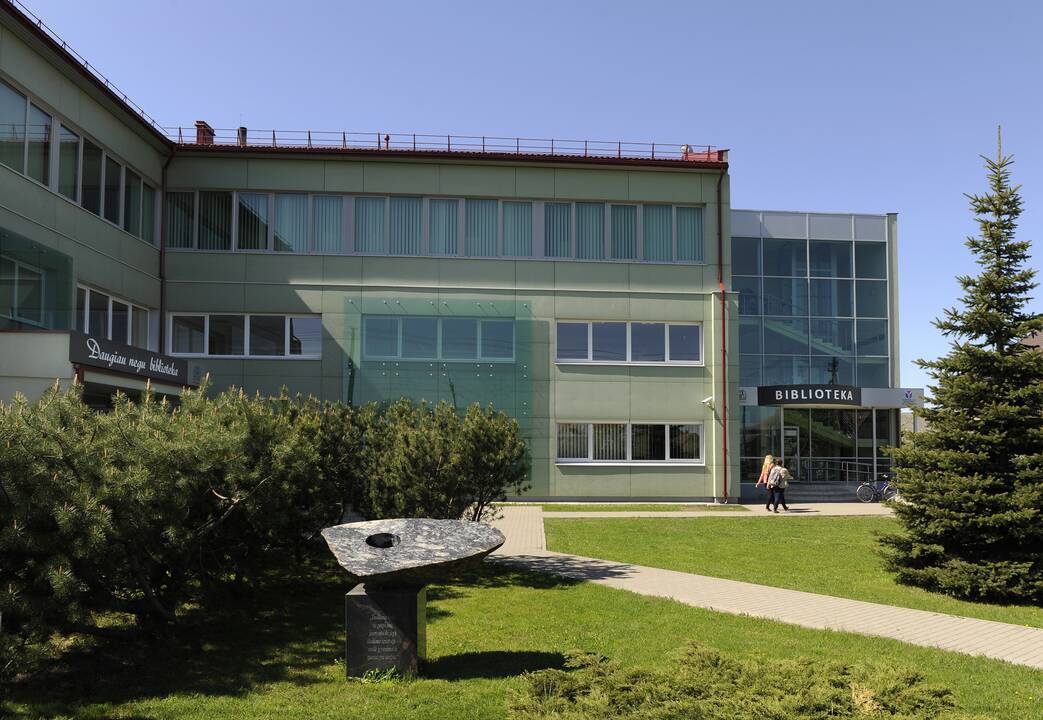 Įvertinimas: 2001-aisiais Kauno rajono viešosios bibliotekos direktorei I.V.Stančiauskienei buvo suteiktas Metų bibliotekininko vardas, o 2002 m. ji apdovanota Didžiojo Lietuvos kunigaikščio Gedimino 1-ojo laipsnio medaliu