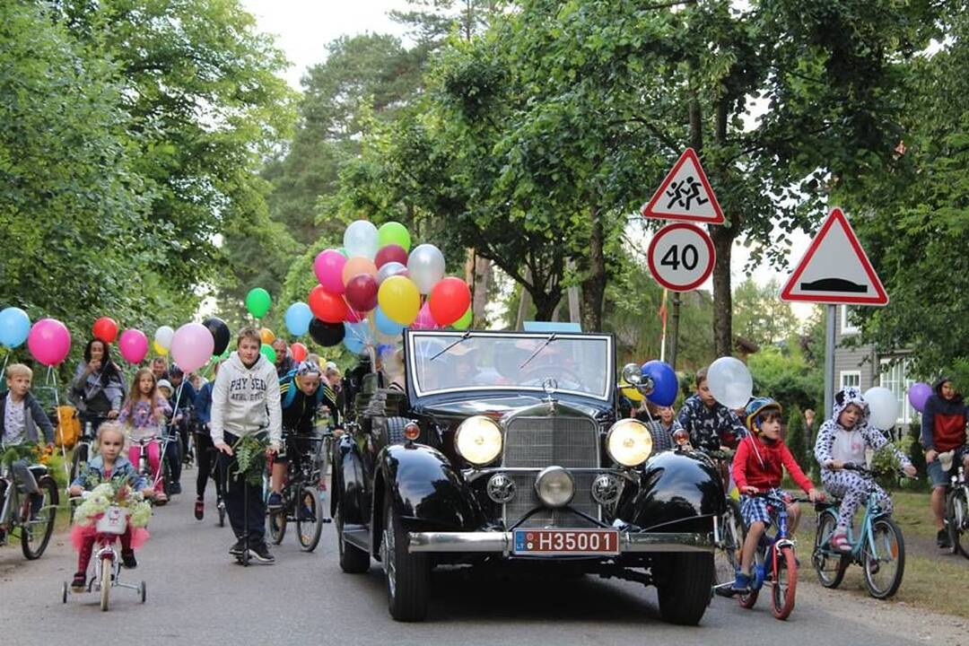 Varžytuvės: nuo birželio 10 iki 23 d. skelbiamas fotokonkursas "Dama su skrybėlaite".