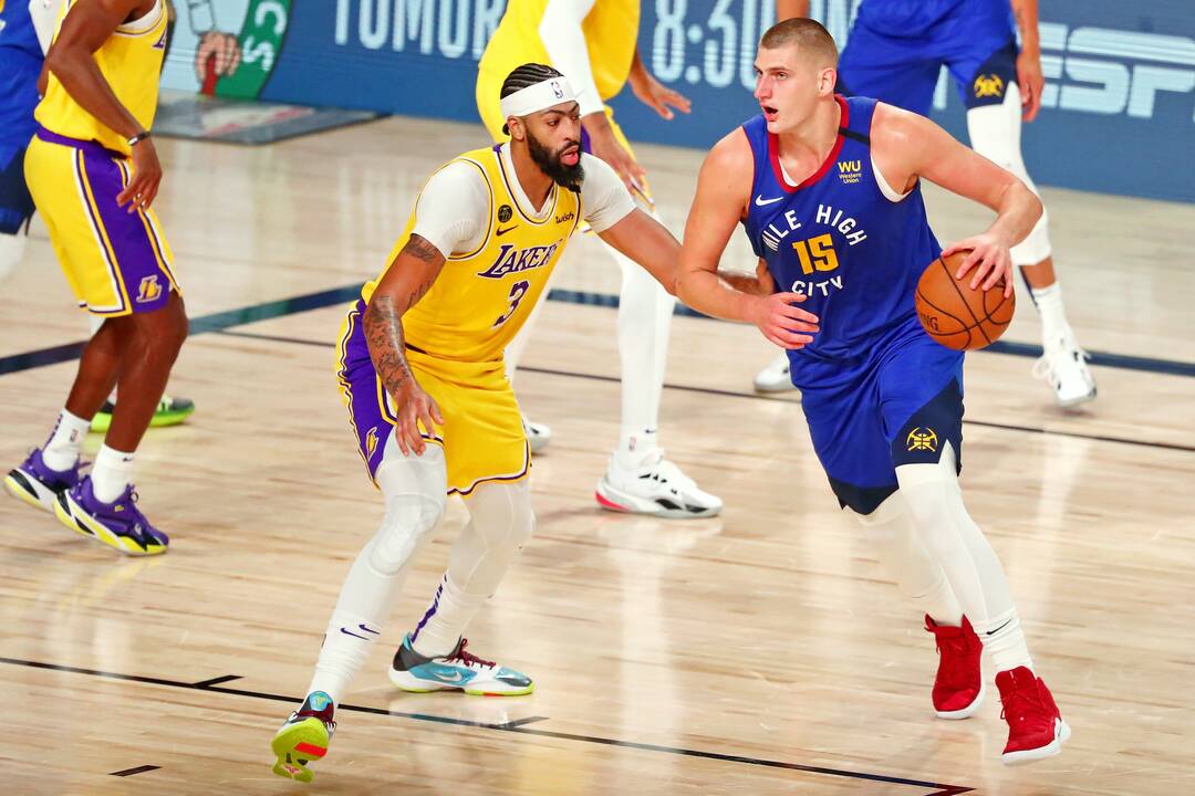 „Lakers“ puolimo cunamis atvėsino įkaitusį Denverį