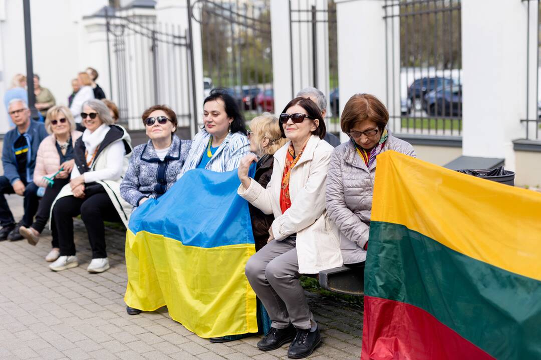 Saulėgrąžų sodinimo akcija Tuskulėnų rimties parke