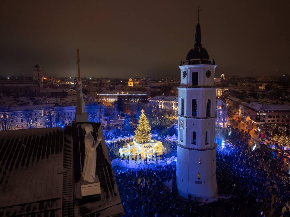 Vilniuje įžiebta Kalėdų eglė 2023