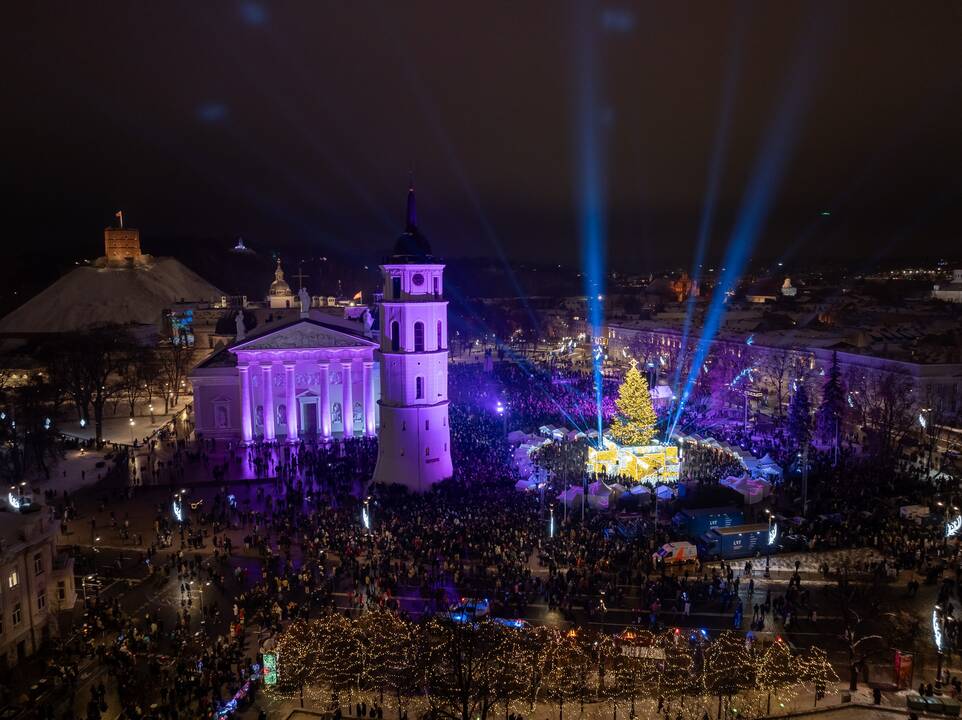 Vilniuje įžiebta Kalėdų eglė 2023