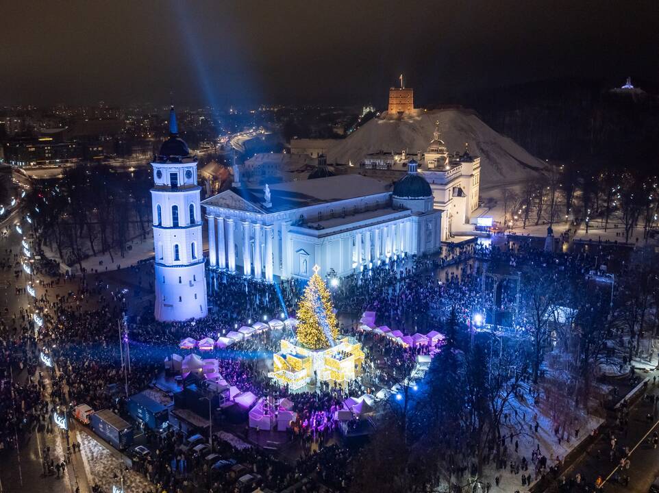 Vilniuje įžiebta Kalėdų eglė 2023
