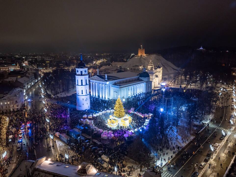 Vilniuje įžiebta Kalėdų eglė 2023
