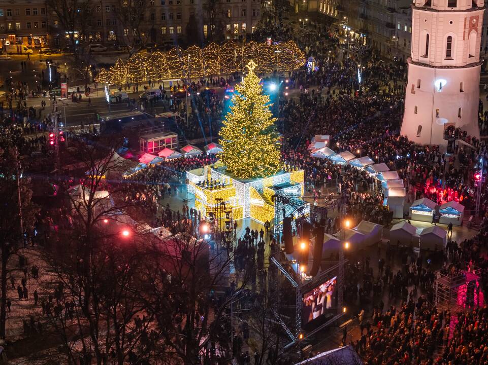Vilniuje įžiebta Kalėdų eglė 2023
