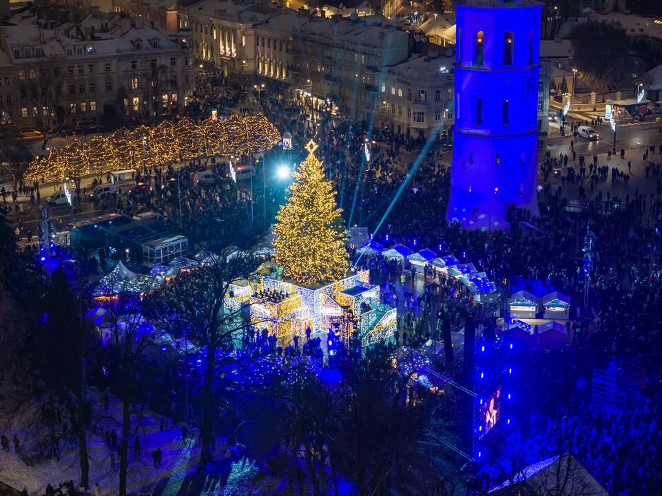 Vilniuje įžiebta Kalėdų eglė 2023