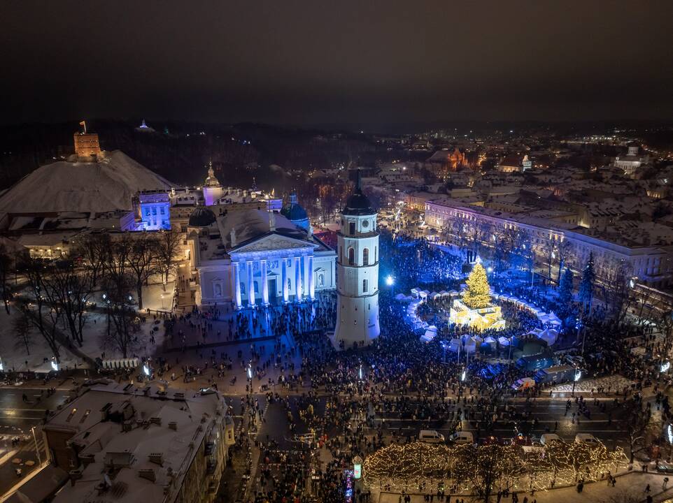 Vilniuje įžiebta Kalėdų eglė 2023