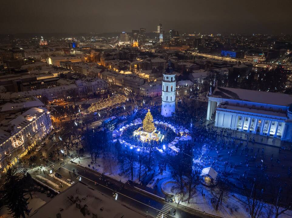 Vilniuje įžiebta Kalėdų eglė 2023