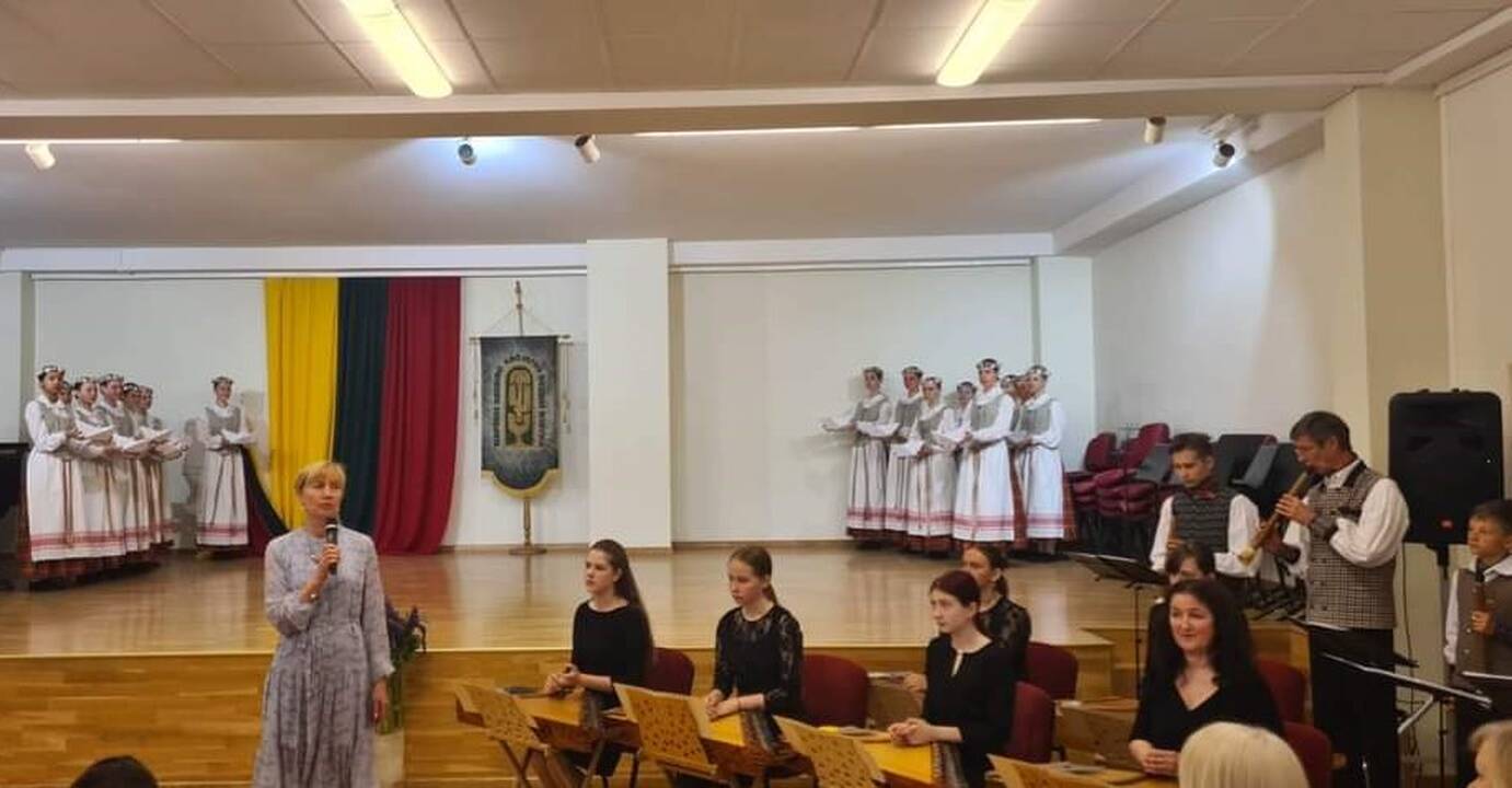 Ryšiai: „Menų krantai 2023“ užaugino gražią jaunųjų dailininkų bei muzikantų iš Klaipėdos ir Lielvardės draugystę.