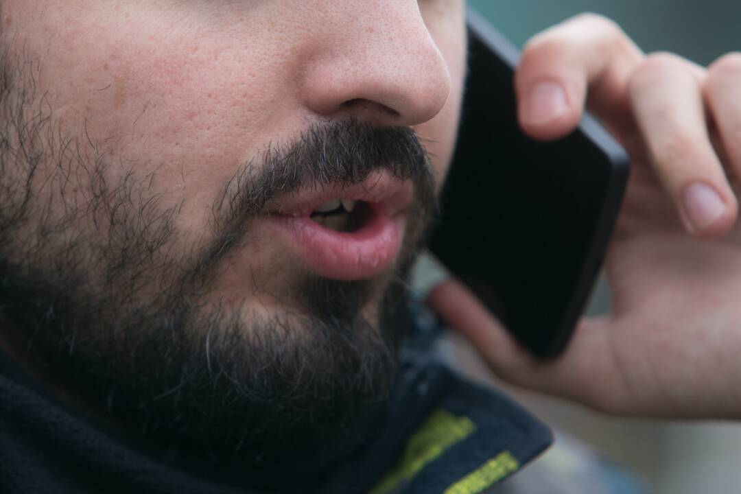 Telefono ragelyje – sukčiaus „prokuroro“ balsas: gydymui reikalingi pinigai
