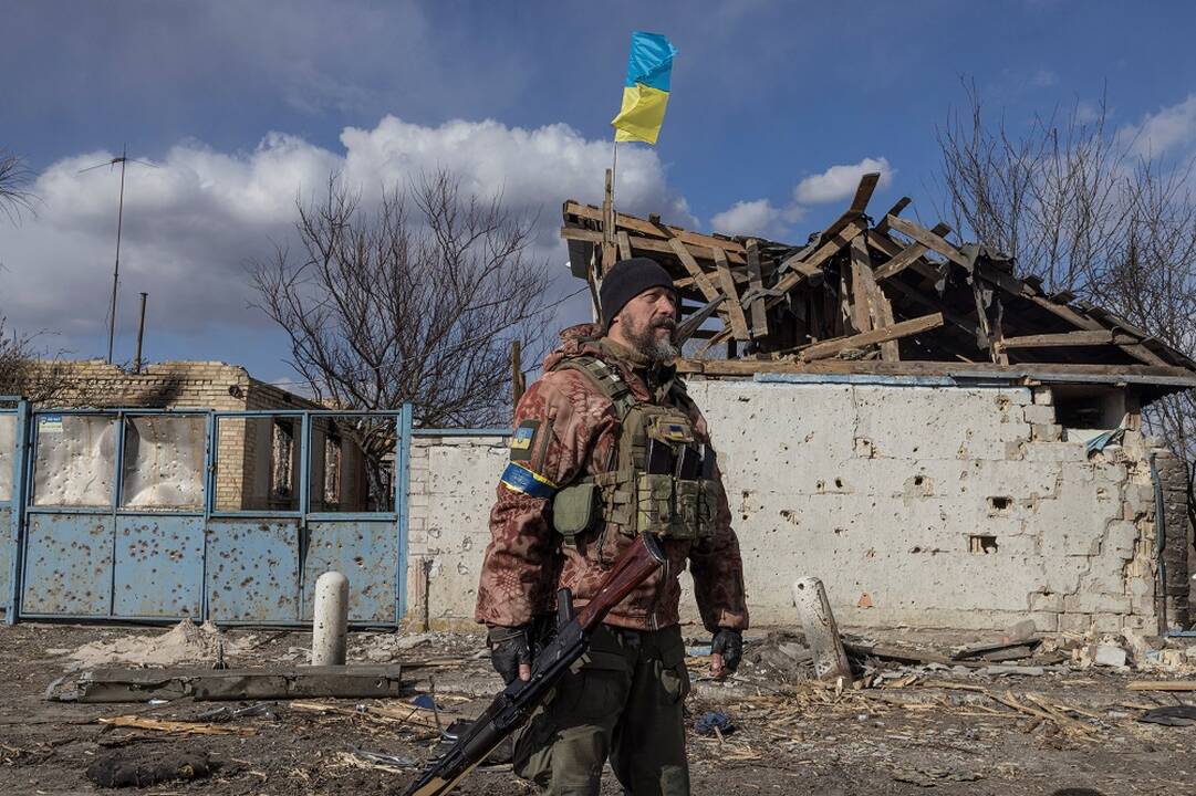 Ukraina teigia virš Kyjivo numušusi Rusijos raketą