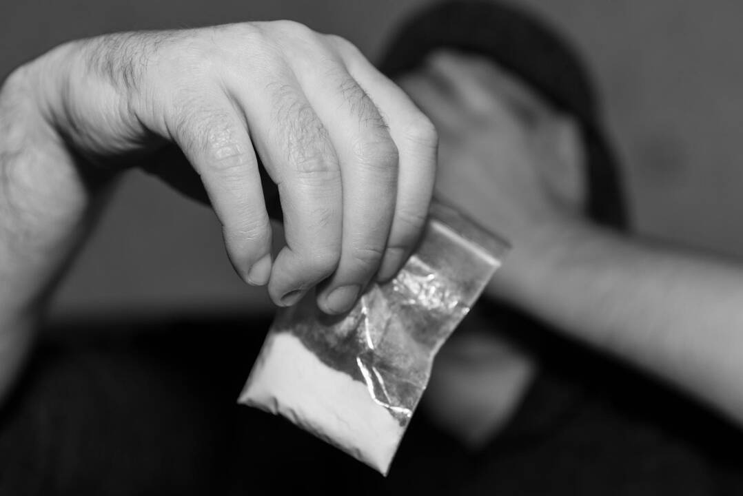 Jauniems vyrams – nemalonumai: Vilniaus pareigūnai įtaria radę narkotikų