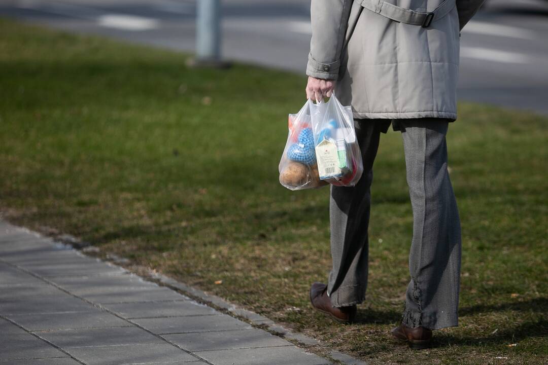 Prakalbo apie besikeičiantį skurdo portretą: labdaros valgyklose – mamos ir jauni benamiai