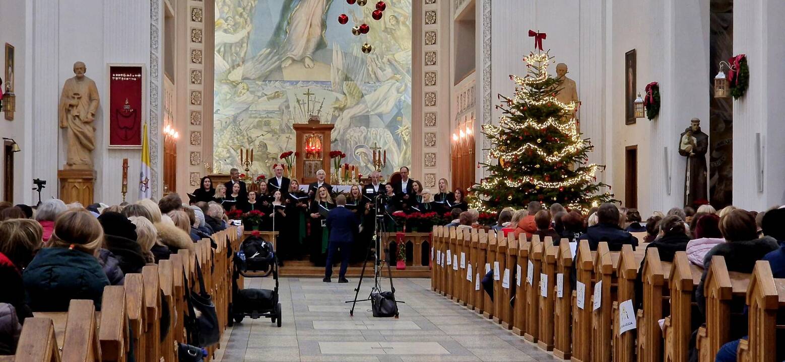 Religija: tradiciškai kalėdinio meto pabaigą byloja Trijų Karalių šventė.