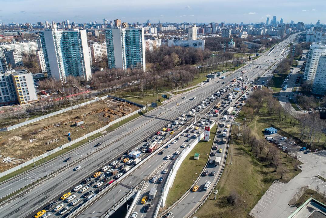 Dėl koronaviruso Maskvoje įvesta nauja leidimų kontrolės tvarka sukėlė spūstis