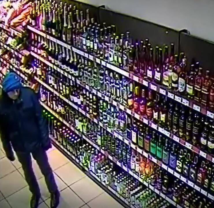 Pareigūnai tiria alkoholio vagystės atvejį Alytuje: prašo atpažinti vyrą