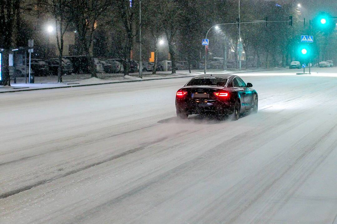 Pirmasis šios žiemos sniegas Kaune