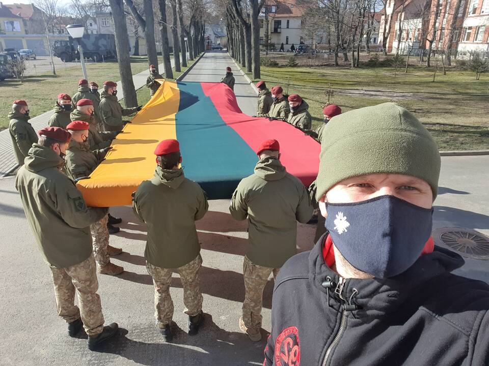 Uostamiestyje – ir rekordinio dydžio trispalvė