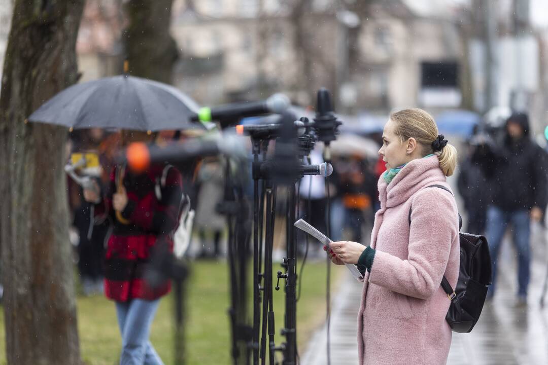 Mitingas „Apginti tautinių mažumų mokyklas Trakų rajone“