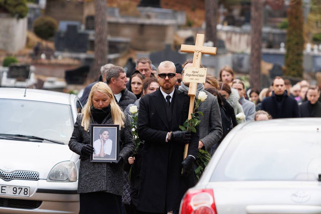 A. Jagelavičiūtės laidotuvės Karmėlavos kapinėse