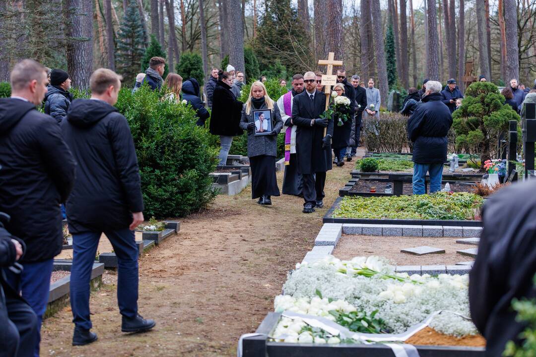 A. Jagelavičiūtės laidotuvės Karmėlavos kapinėse