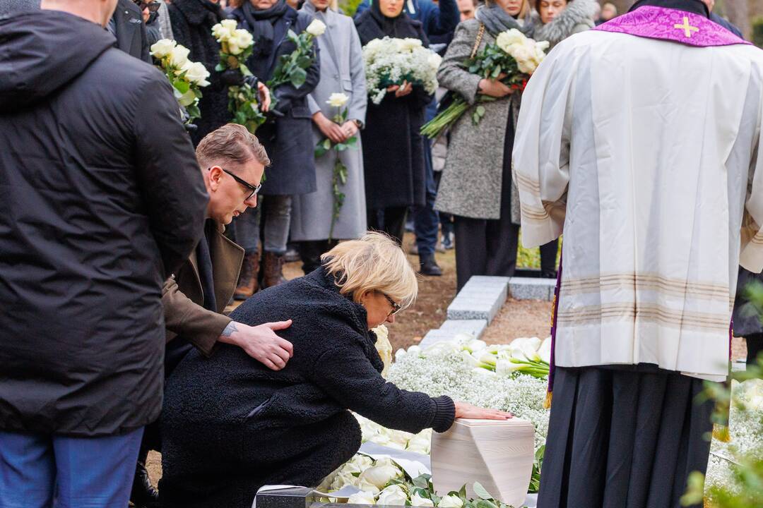 A. Jagelavičiūtės laidotuvės Karmėlavos kapinėse