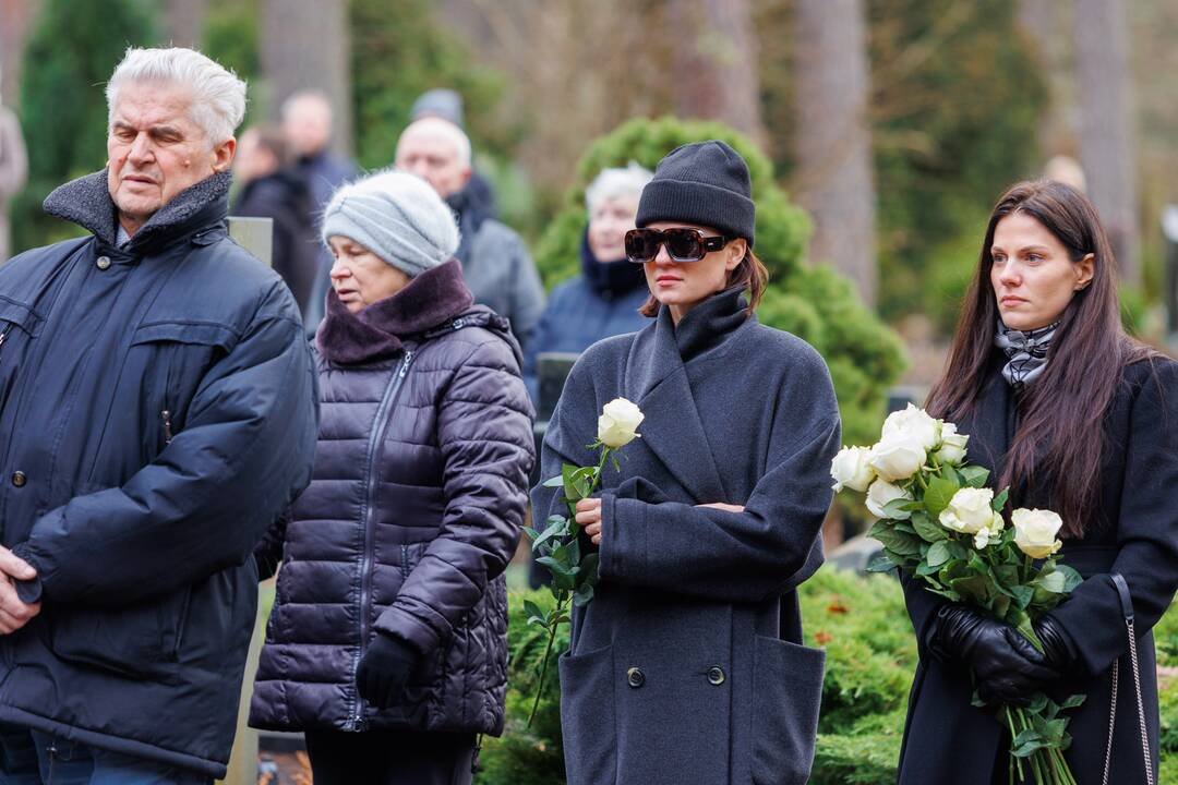 A. Jagelavičiūtės laidotuvės Karmėlavos kapinėse